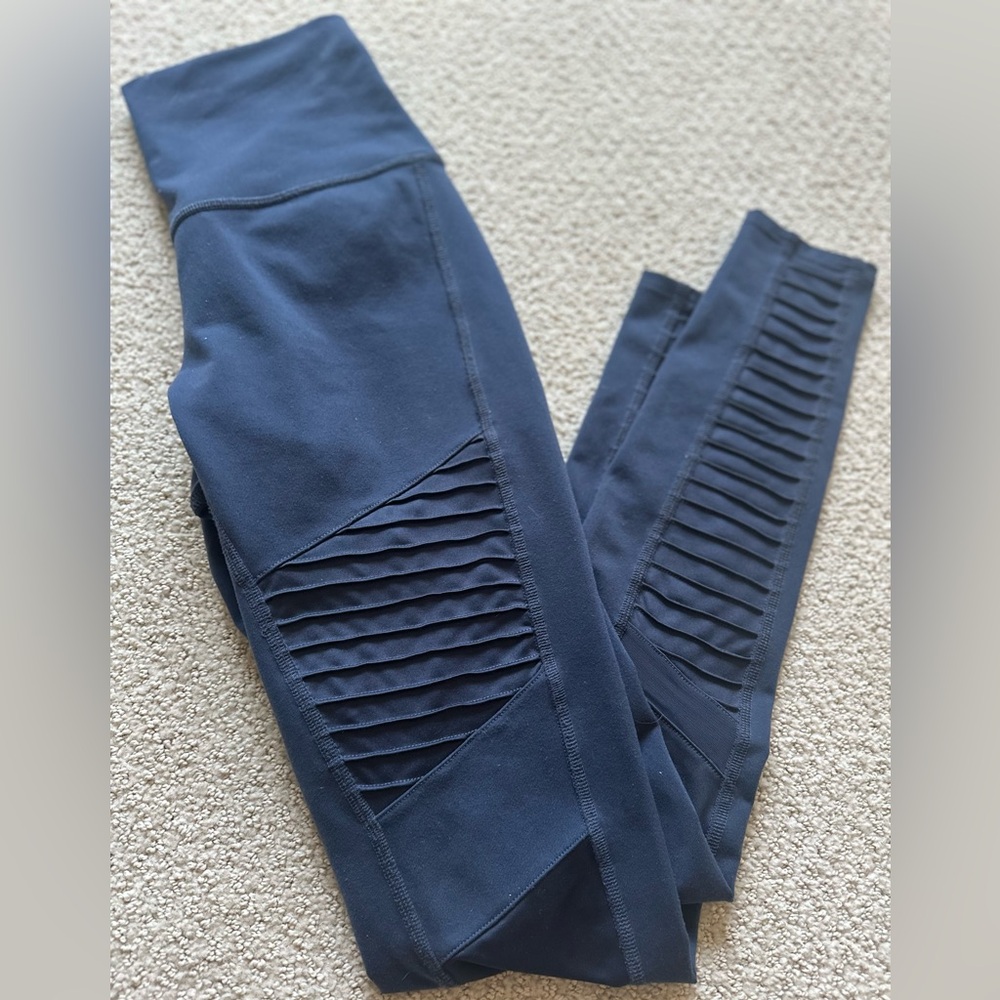 Alo Moto Leggings color rich navy- size XS.